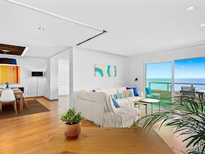 TV - Frontline Beach Apartment with Terrace (Radazul Bajo)