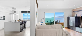 Frontline Beach Apartment with Terrace