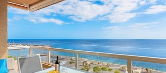 Frontline Beach Apartment with Terrace