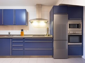 Réfrigérateur, micro-ondes, four, lave-vaisselle