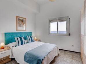 1 slaapkamer, een strijkplank/strijkijzer, internet, beddengoed