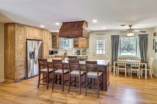 Near Woodland Lake Park: Home w/ Fire Pit!