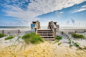 On the beach - Oceanfront Flagler Beach Unit w/ Water Views! (Flagler Beach)