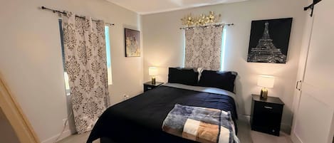 1 室のベッドルーム、アイロン / アイロン台、WiFi (無料)、ベッドシーツ