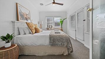 4 bedrooms, iron/ironing board, WiFi, bed sheets