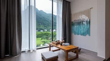 Blackout curtains, soundproofing, free WiFi, bed sheets