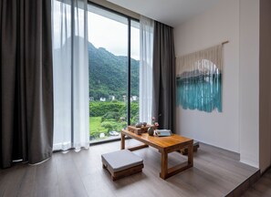 Cortinas blackout, sistema de insonorización y wifi gratis 