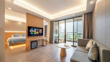 Habitación familiar con 1 cama doble o 2 individuales, balcón, vistas al río | Cortinas opacas, sistema de insonorización, wifi gratis y ropa de cama
