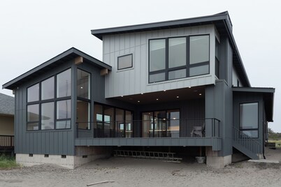 Ocean Oasis - Oceanfront Escape + Hot tub!