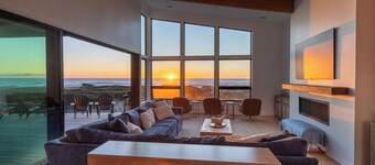 Ocean Oasis - Oceanfront Escape + Hot tub!