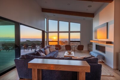 Ocean Oasis - Oceanfront Escape + Hot tub!