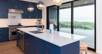 Ocean Oasis - Oceanfront Escape + Hot tub!