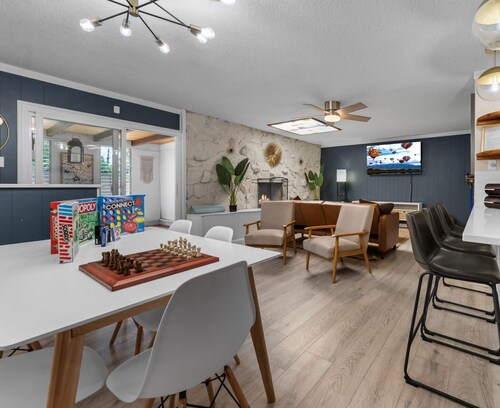 The Gabriel Getaway - 6BR Oasis - An Irvie Home