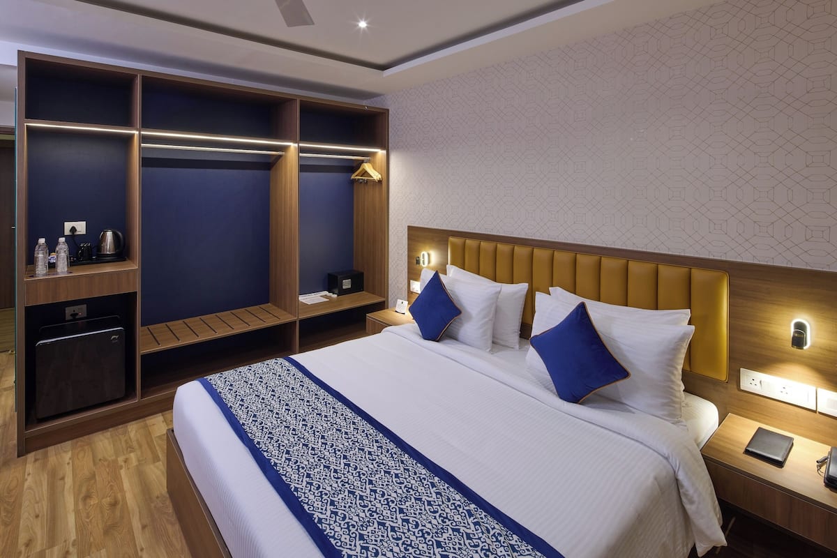 Blackout curtains, iron/ironing board, free WiFi