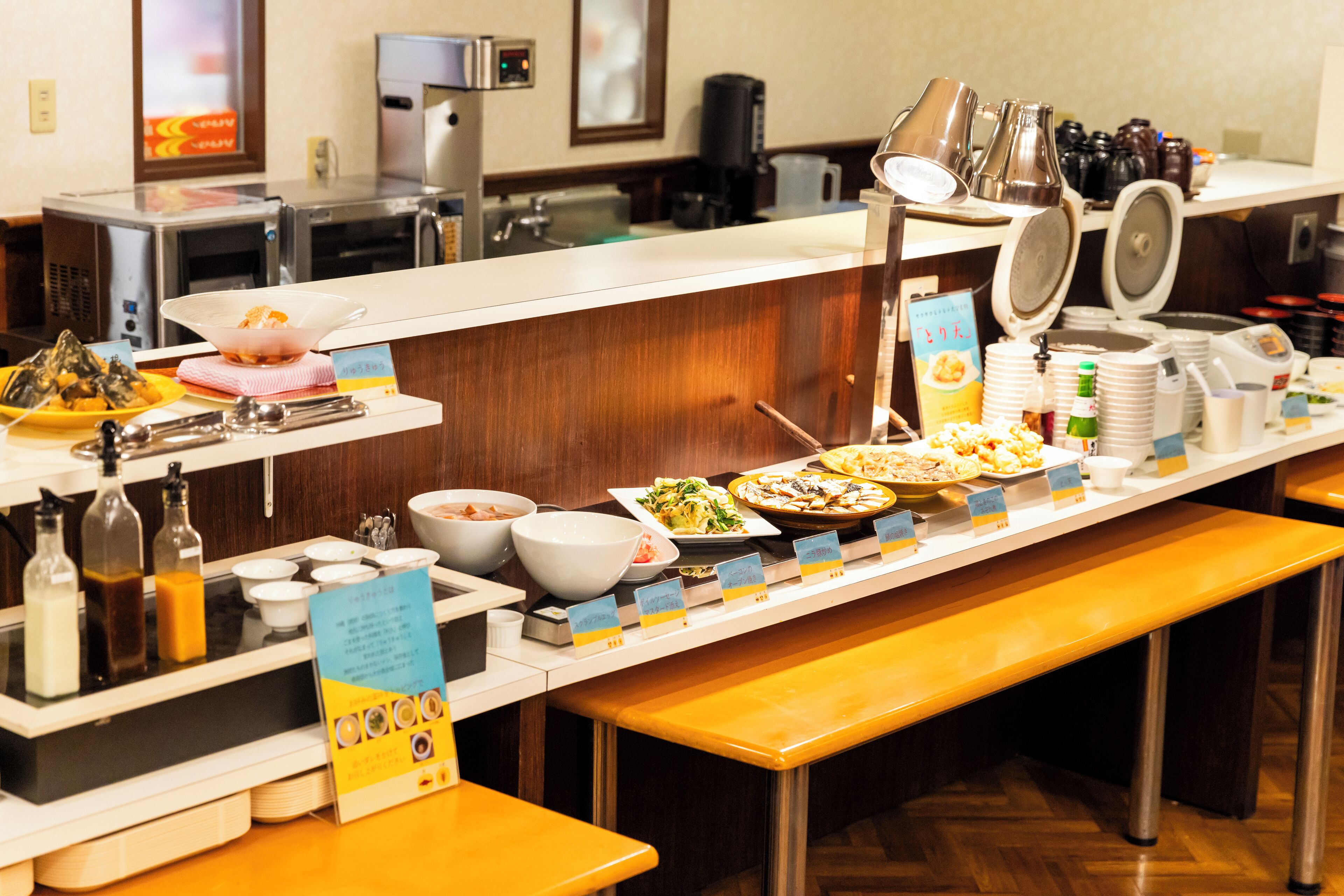 Daily buffet breakfast (JPY 1540 per person)