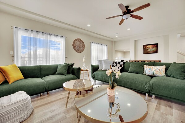 Téléviseur connecté, table de baby-foot