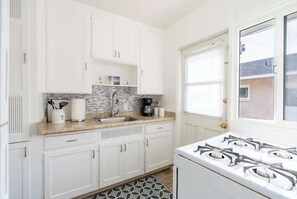 Fridge, oven, stovetop, coffee/tea maker