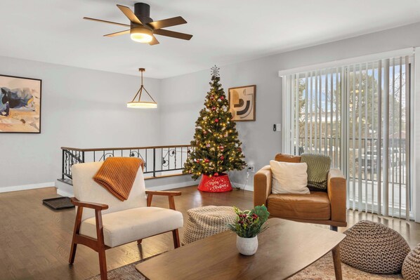 Télévision, baby-foot, espaces bureaux