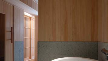 Superior Apartment | Bathroom | Separate tub and shower, hair dryer, bidet, towels