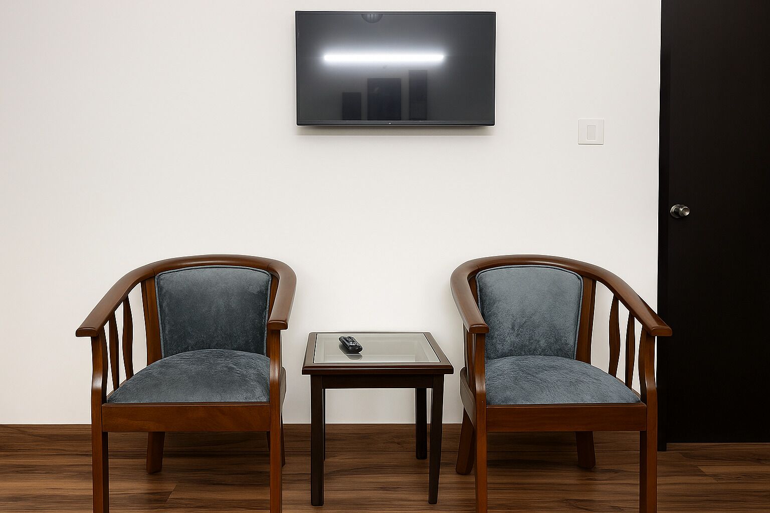 تجهيزات عازلة للصوت ومكواة/لوح كي وواي فاي مجانًا