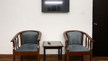 Habitación Elite doble, 1 cama de matrimonio grande | Sistema de insonorización, tabla de planchar con plancha, wifi gratis