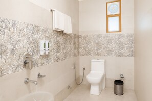 Executive Double Room, Balcony, Hill View | Bathroom