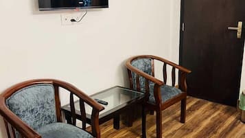 Luxury Double Room, Balcony, Hill View | Soundproofing, iron/ironing board, free WiFi