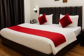 Exclusive Double Room, Balcony, Garden View | Soundproofing, iron/ironing board, free WiFi