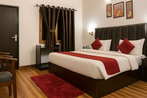 Exclusive Double Room, Balcony, Garden View | Soundproofing, iron/ironing board, free WiFi