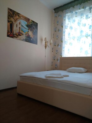 1 bedroom, iron/ironing board, travel cot, free WiFi