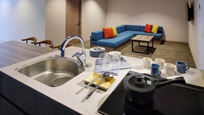 Deluxe Room | Private kitchen
