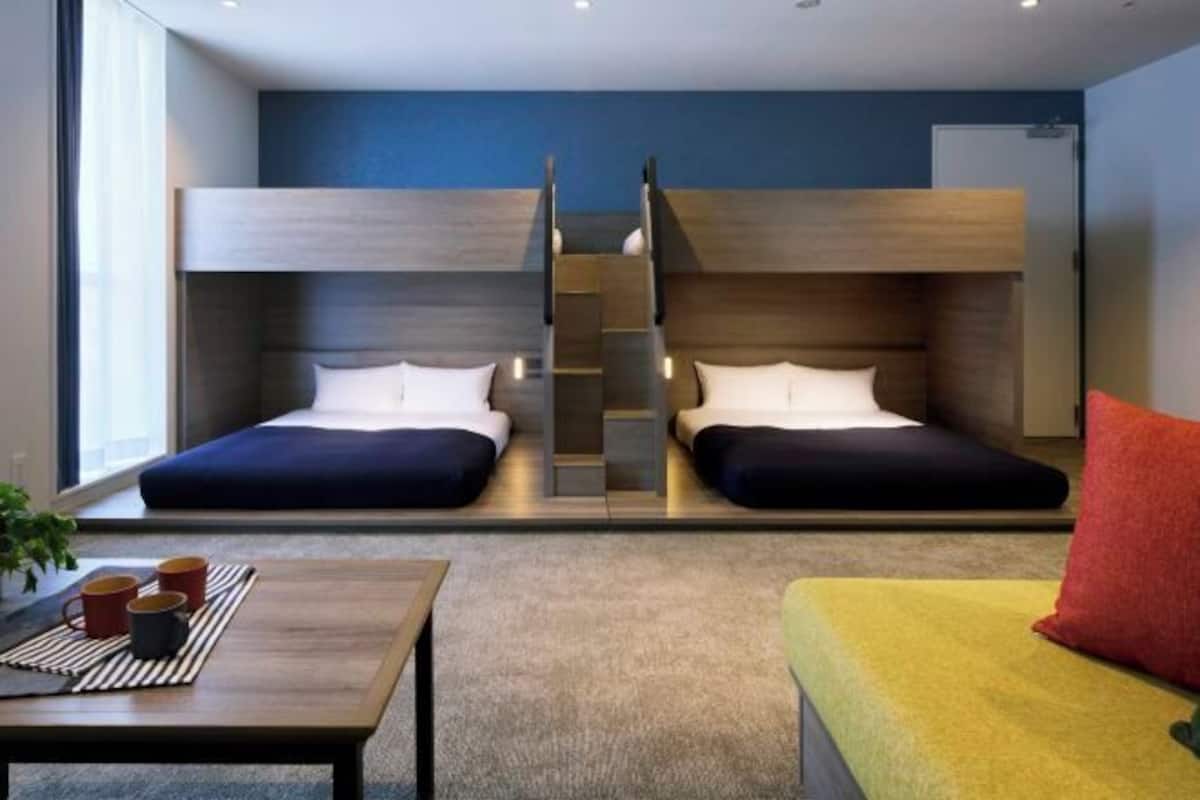 Blackout drapes, free WiFi, bed sheets