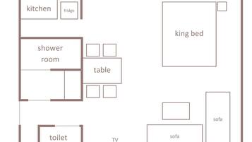 Distribución de una habitación con una cama tamaño king, dos sofás, un televisor, una mesa, un baño con ducha, una cocina, un refrigerador y un inodoro.
