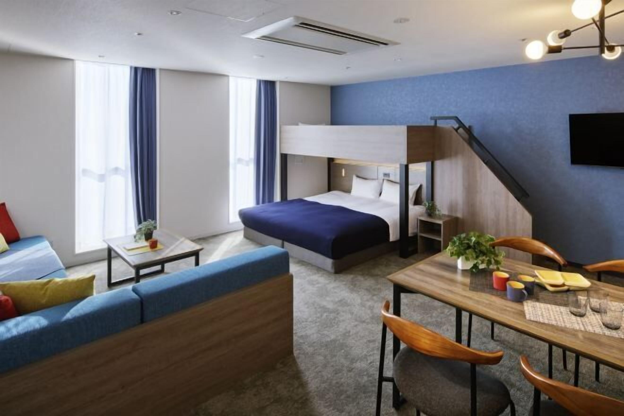 Blackout drapes, free WiFi, bed sheets