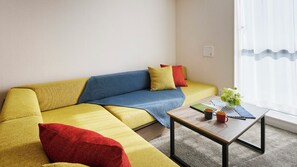 Cortinas blackout, wifi gratis y ropa de cama 