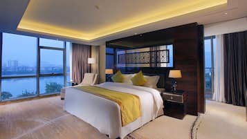 Business Studio Suite | In-room safe, free WiFi
