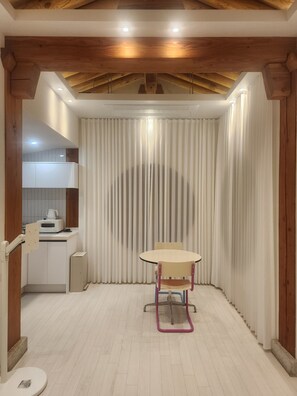 Suite Deluxe | 1 habitación, escritorio, insonorización y wifi gratis 