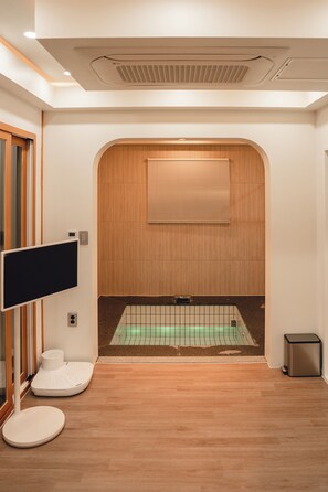 Casa de lujo, para no fumadores, patio | 1 habitación, escritorio, insonorización y wifi gratis 