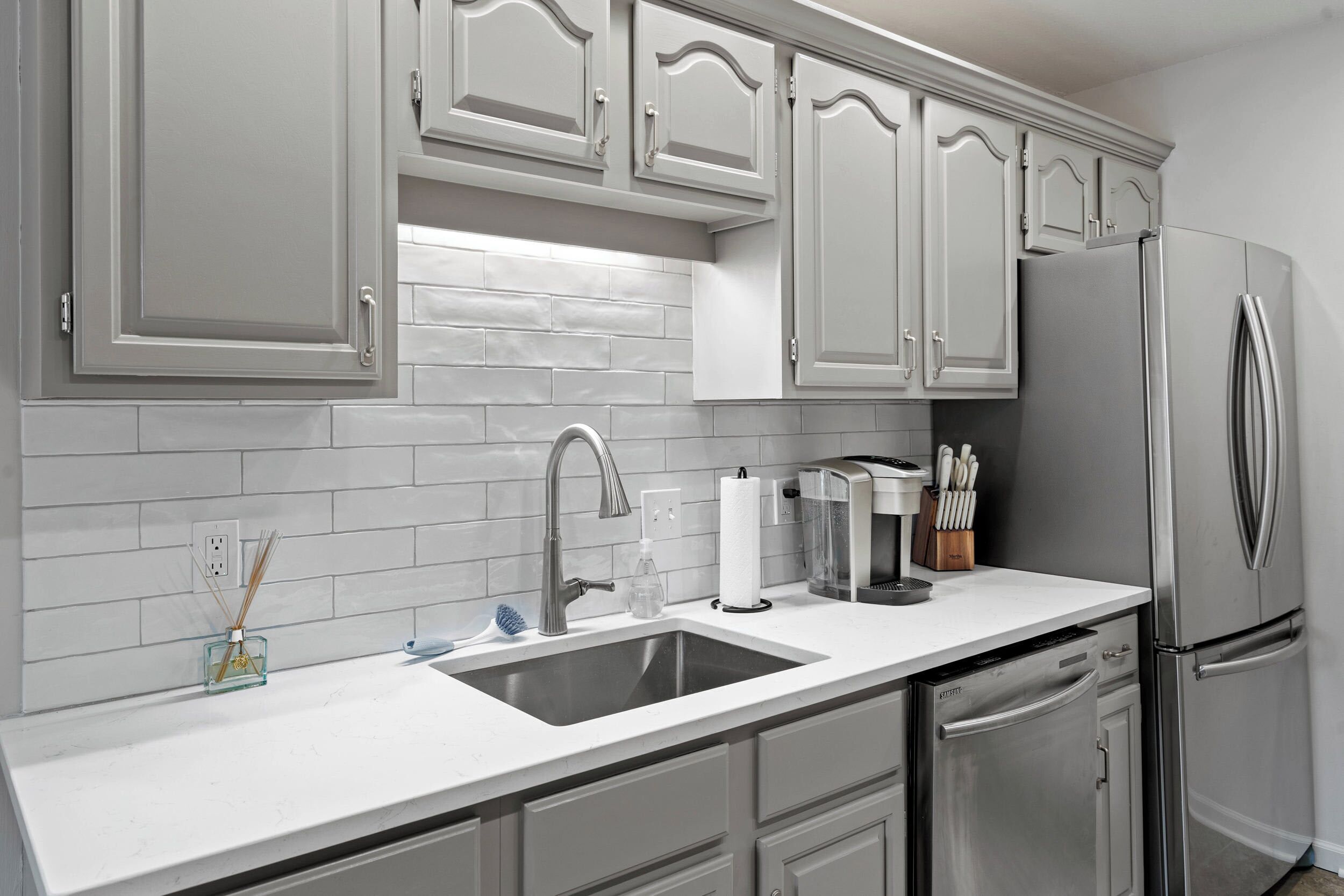 冰箱、微波炉、烤箱、炉灶