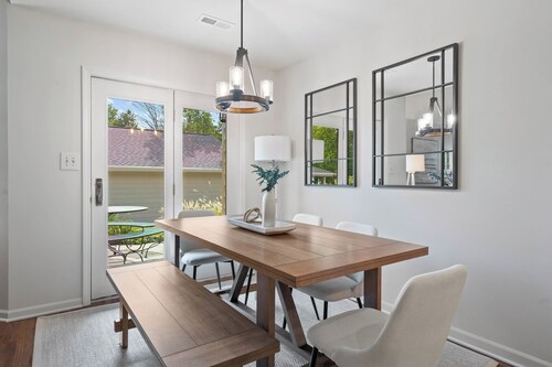 1.5  Miles to Mizzou! ~ Spacious & Updated Home~