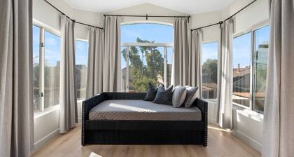 BRAND NEW, Luxurious 6-Bedroom Retreat w/ Heated Pool. SLEEPS 18