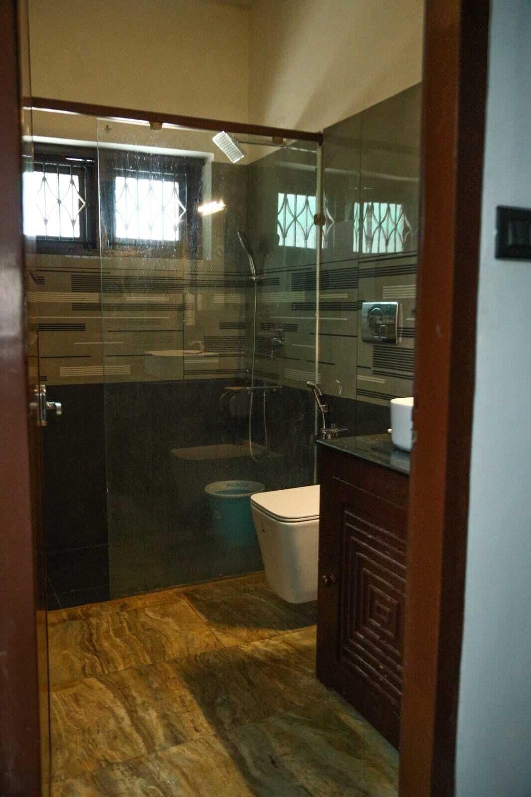 尊荣双人房, 阳台, 泳池景观 | 浴室 | 淋浴设施、大花洒淋浴喷头、肥皂、洗发水