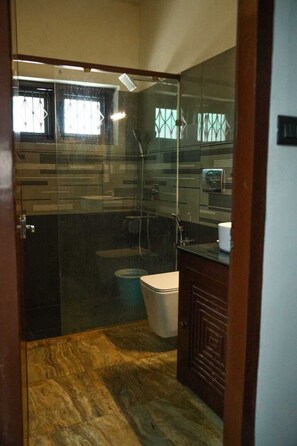 Premium Double Room, Balcony, Pool View | Bathroom | Shower, rainfall showerhead, soap, shampoo - Ocean Queen Palace (Neyyattinkara)