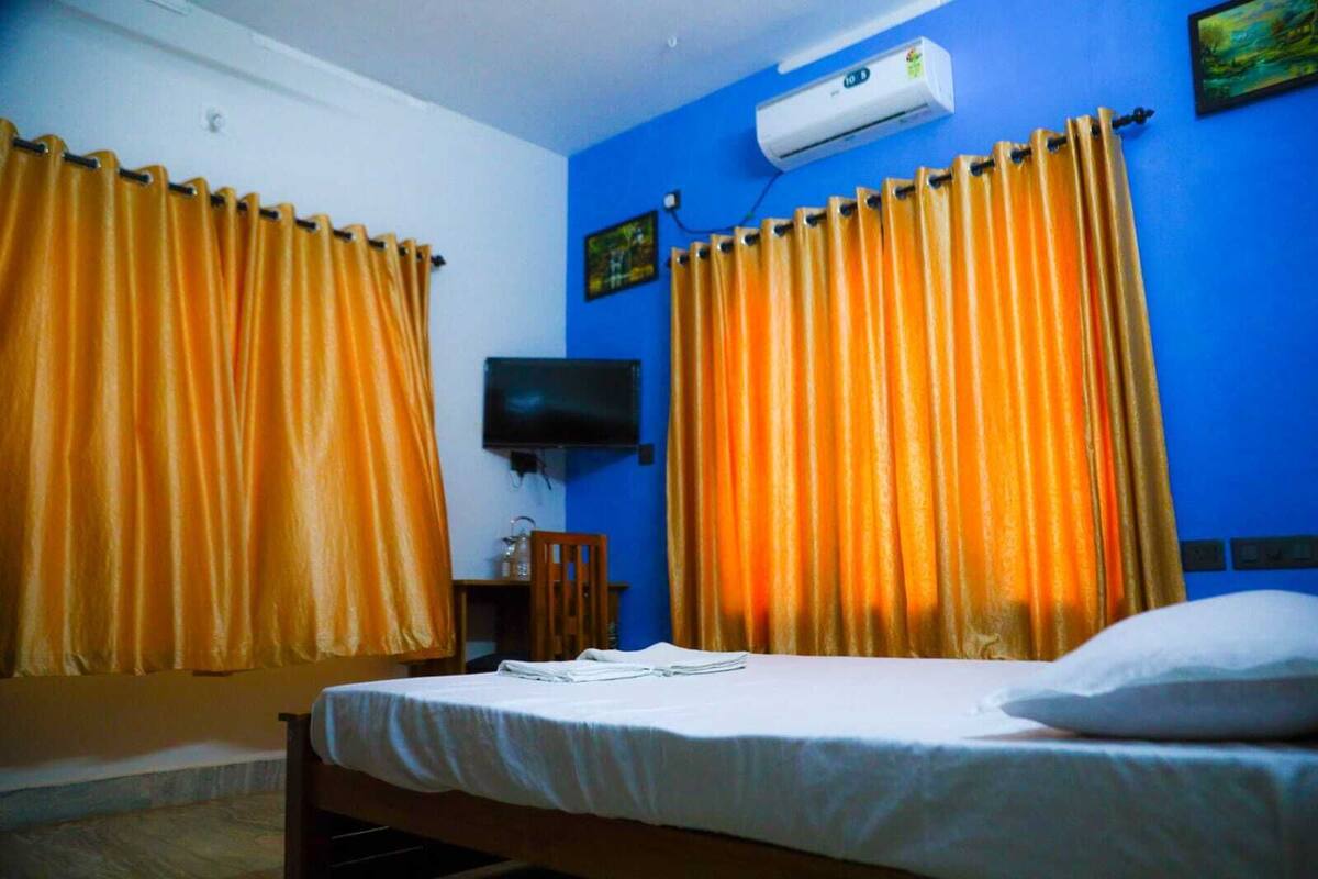 Standard Double Room, Sea View | Egyptian cotton sheets, premium bedding, desk, laptop workspace