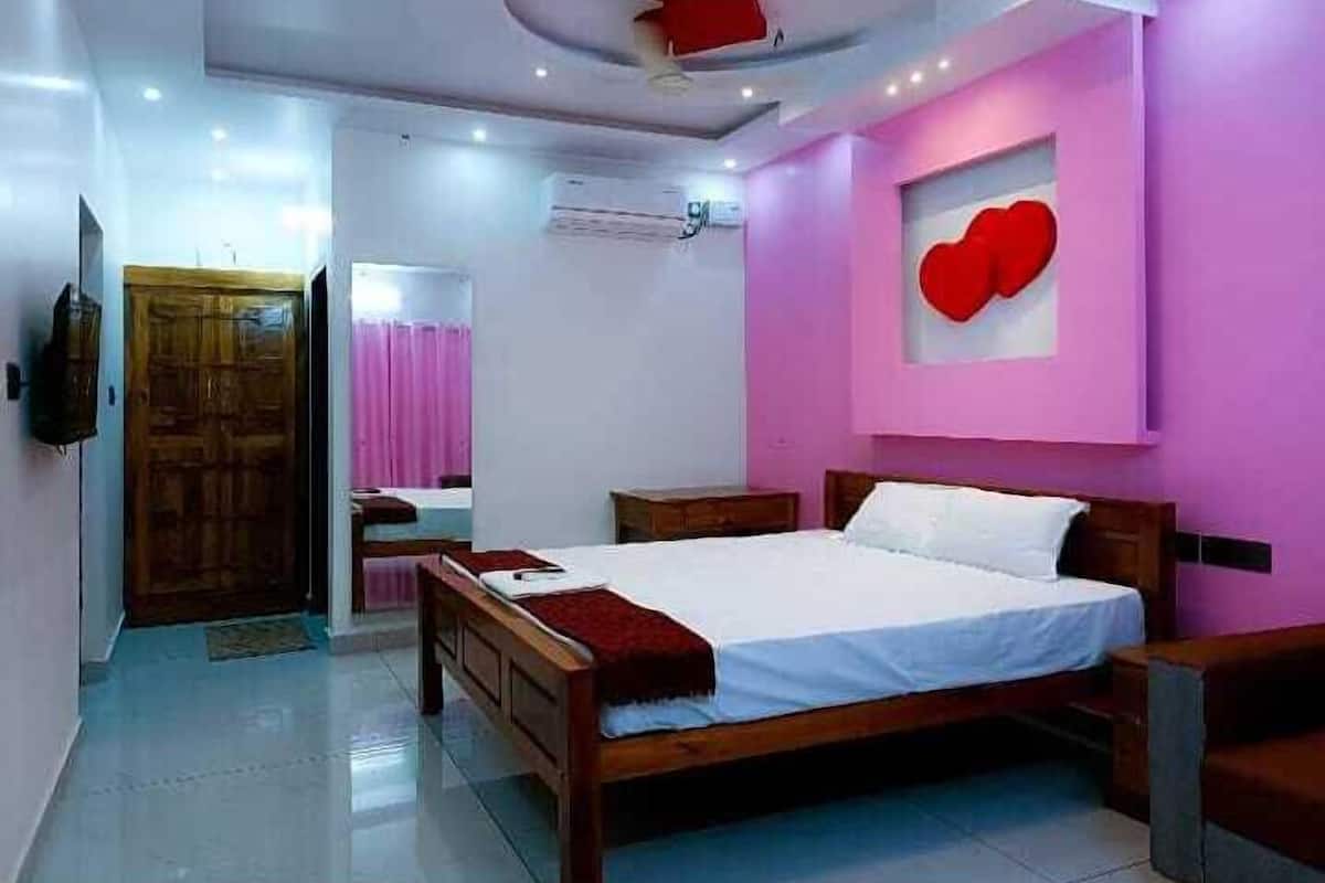 Deluxe Double Room, Sea View | Egyptian cotton sheets, premium bedding, desk, laptop workspace