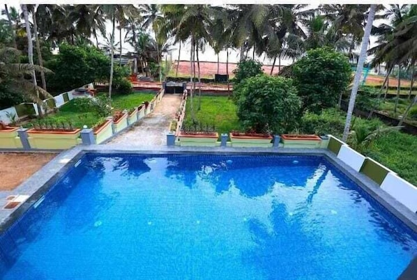 Kolam renang terbuka