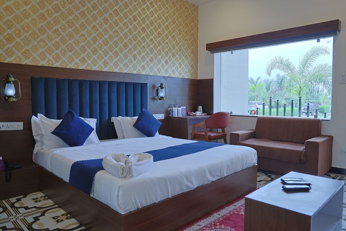 Super Deluxe Room | 1 bedroom, minibar, desk, laptop workspace