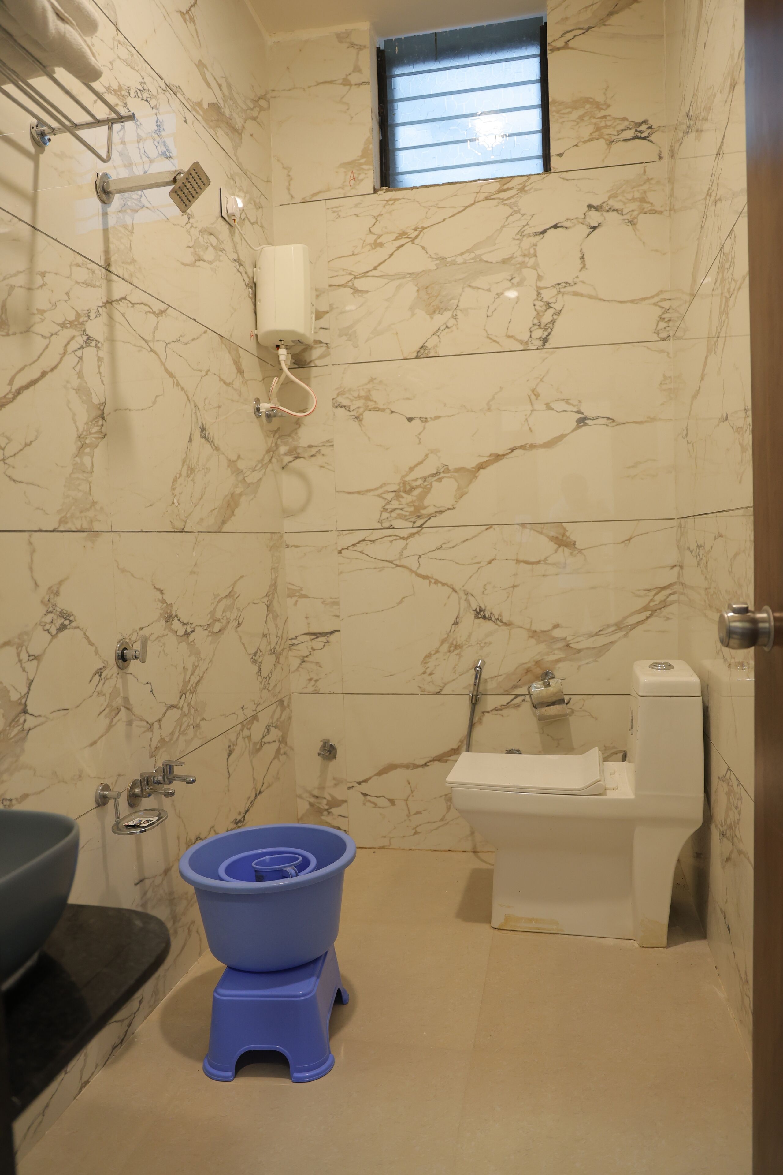 Executive Double Room | Bathroom | Shower, free toiletries, slippers, towels