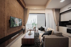 Premium Loft, 3 Bedrooms, Balcony, City View | Laptop workspace, iron/ironing board, free WiFi, bed sheets - NaiBnB @ The Colony by Infinitum (Kuala Lumpur)