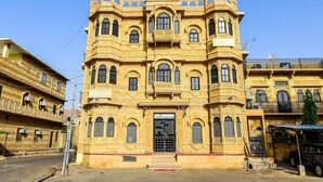 A large, ornate building with multiple windows and a prominent entrance. - Hotel Regal Heritage Jaisalmer (Jaisalmer)